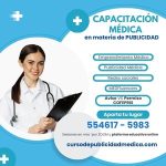 Doctora profesional sosteniendo carpeta clínica para el curso de capacitación médica en materia de publicidad y COFEPRIS.